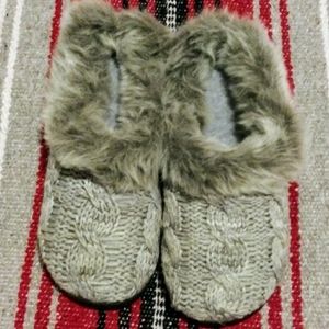 Dearfoam slippers size 7-8